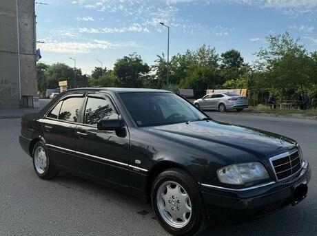 Mercedes C 200