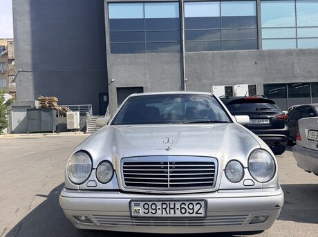 Mercedes E 320