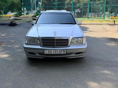 Mercedes C 180