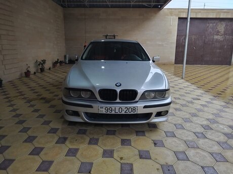 BMW 523