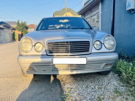 Mercedes E 230