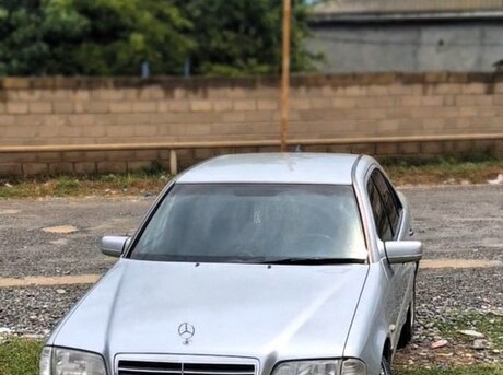 Mercedes C 240