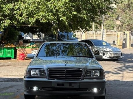 Mercedes C 200
