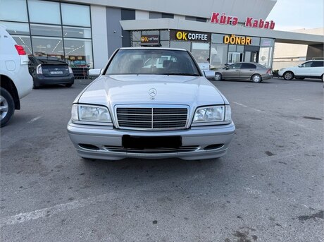 Mercedes C 180