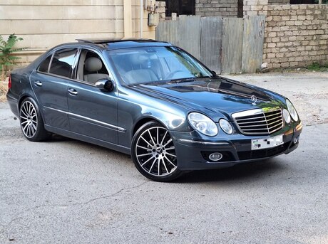 Mercedes E 240