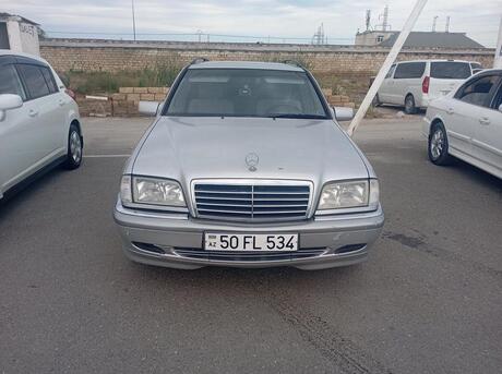 Mercedes C 200