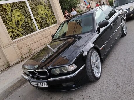 BMW 728