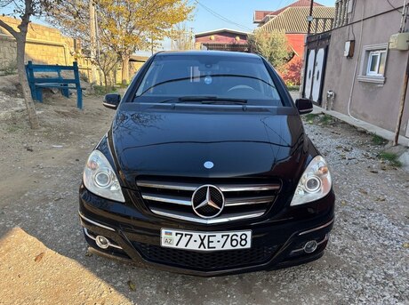 Mercedes B 180