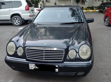 Mercedes E 240