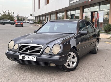 Mercedes E 230