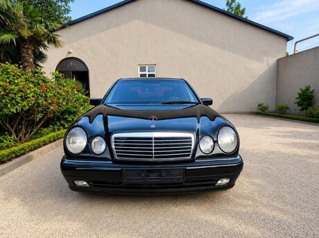 Mercedes E 240