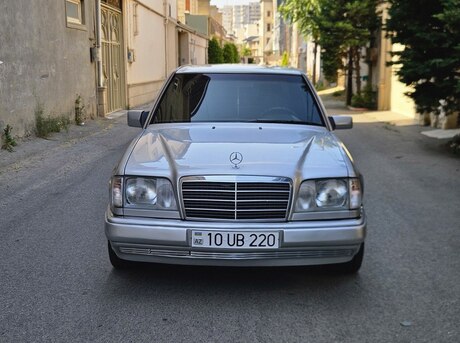 Mercedes E 220