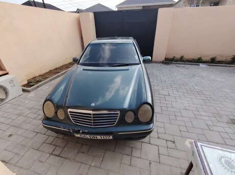 Mercedes E 220