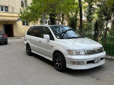 Mitsubishi Chariot