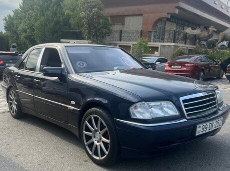 Mercedes C 200