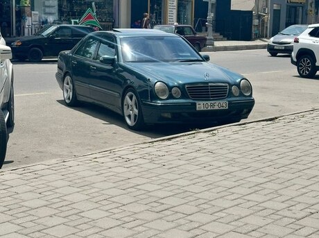 Mercedes E 320