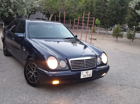 Mercedes E 240