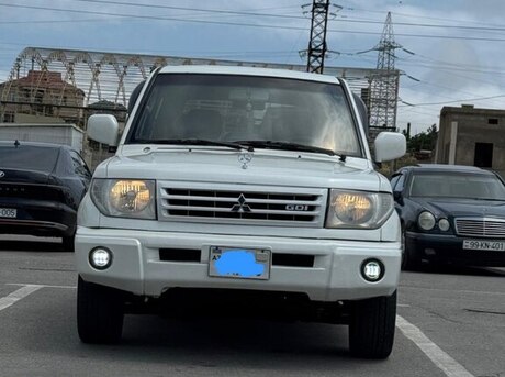 Mitsubishi Pajero io