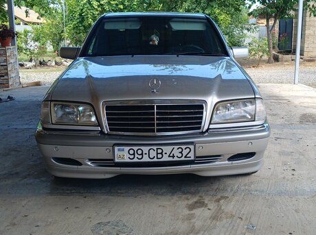 Mercedes C 180
