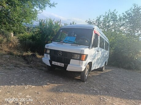 Mercedes 208 D