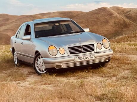 Mercedes E 230