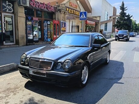Mercedes E 200
