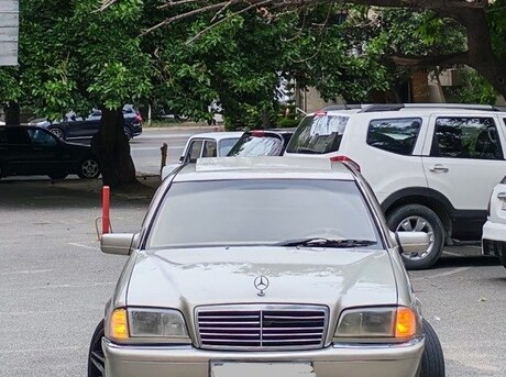 Mercedes C 200