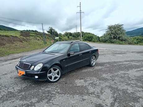 Mercedes E 320