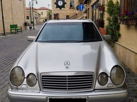 Mercedes E 300
