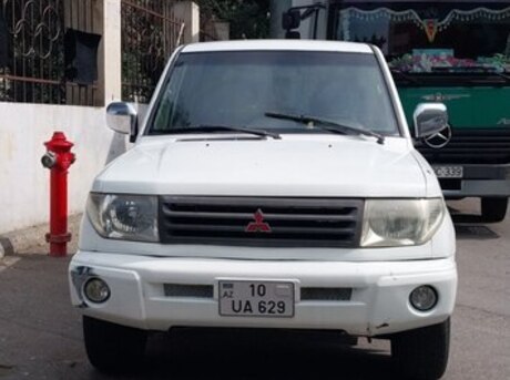 Mitsubishi Pajero io