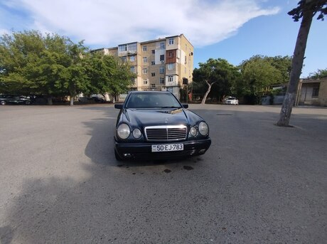 Mercedes E 240