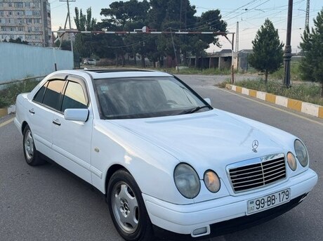 Mercedes E 230