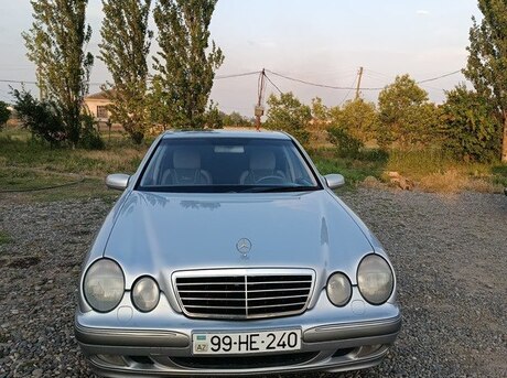 Mercedes E 240