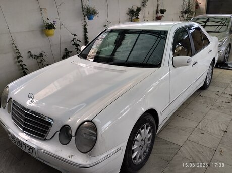 Mercedes E 240