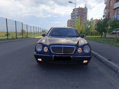 Mercedes E 320