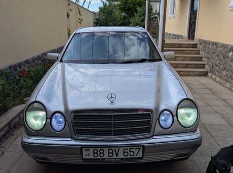 Mercedes E 200