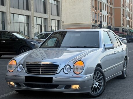 Mercedes E 320
