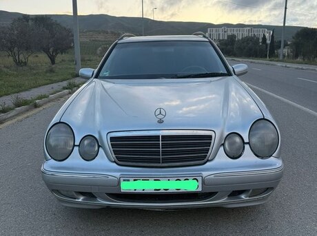 Mercedes E 240