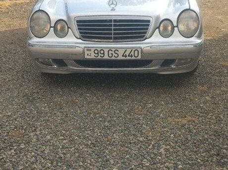 Mercedes E 220