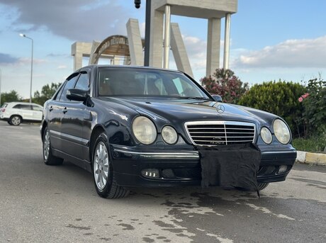 Mercedes E 240