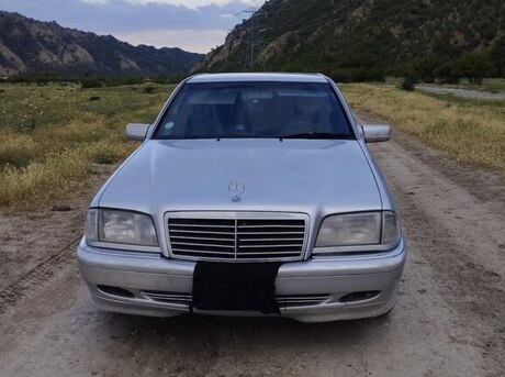 Mercedes C 200