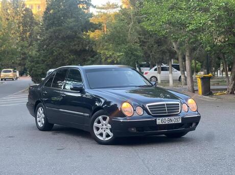 Mercedes E 240