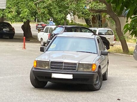 Mercedes 190