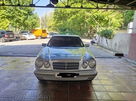 Mercedes E 230