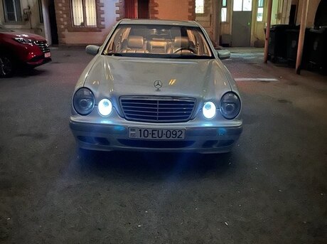 Mercedes E 240
