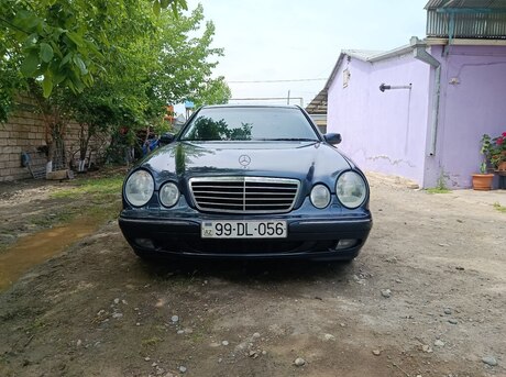 Mercedes E 220