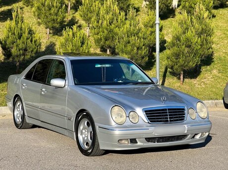 Mercedes E 240