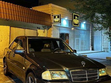 Mercedes C 200