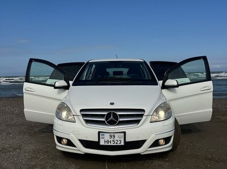 Mercedes B 180