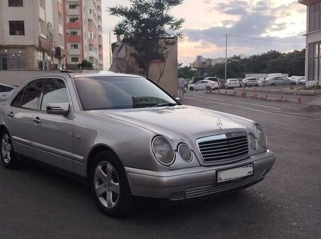 Mercedes E 240